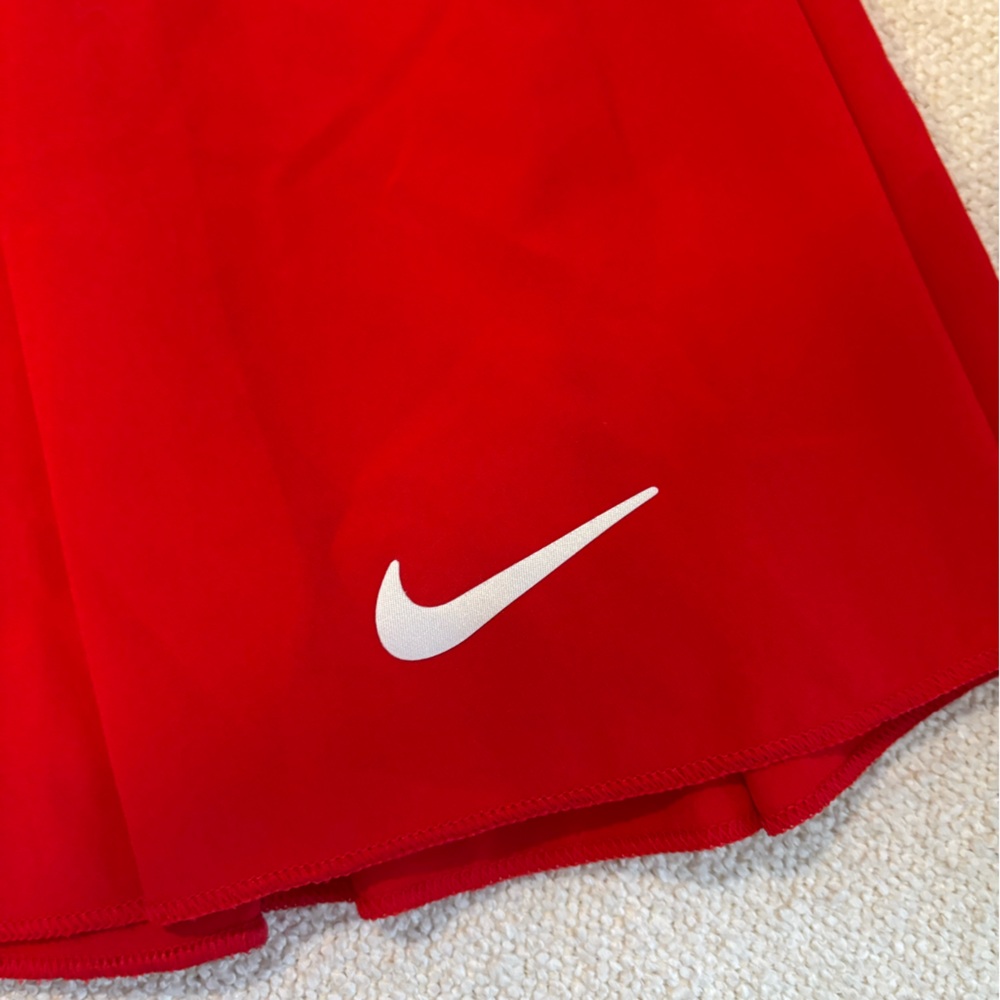 Woman’s Nike Dri-Fit Victory Red Athletic Skirt - excellent condition in L - Picture 3 of 3